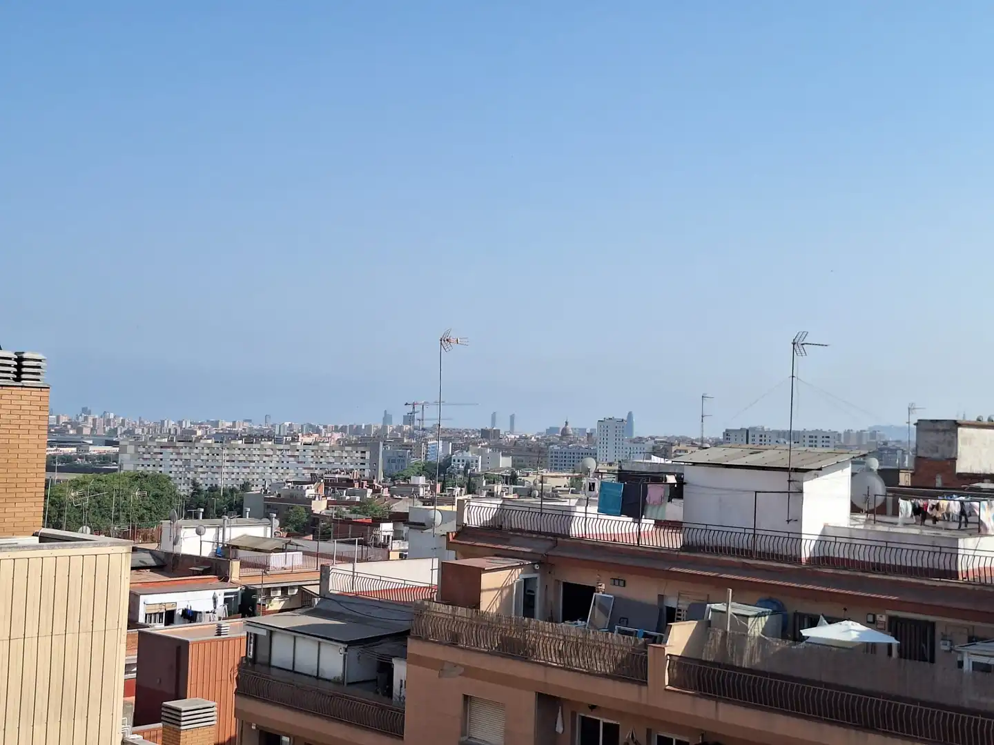Vista exterior de Àtic en venda en Barcelona amb Parquet
