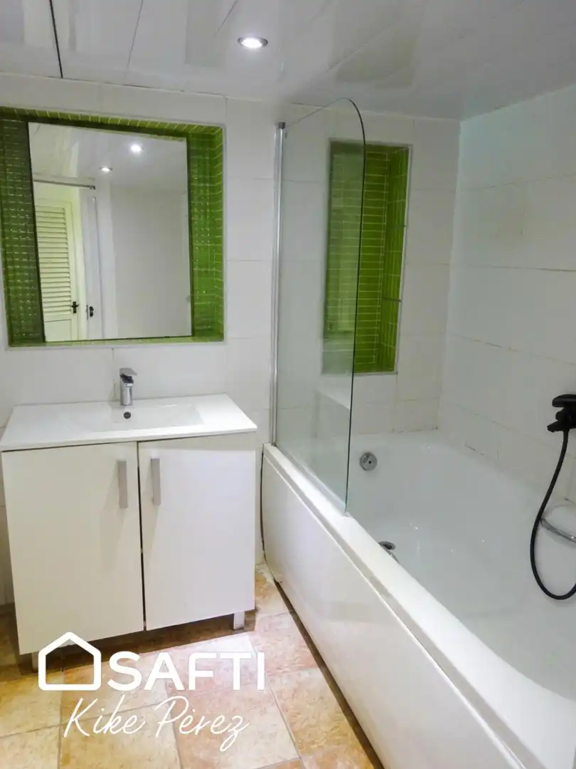 Bany de Casa o xalet en venda en Rubí amb Terrassa, Piscina i Moblat