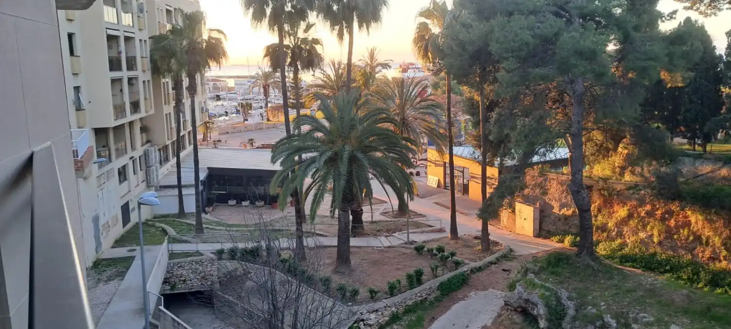 Vista exterior de Pis en venda en La Ràpita amb Traster i Balcó