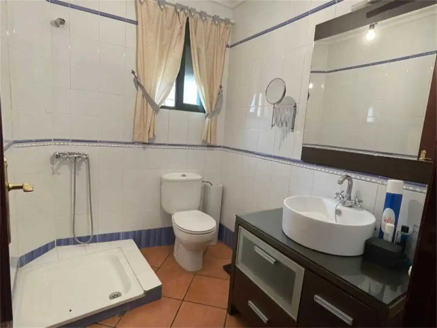 Bany de Casa adosada en venda en Hornachuelos amb Aire condicionat, Traster i Moblat