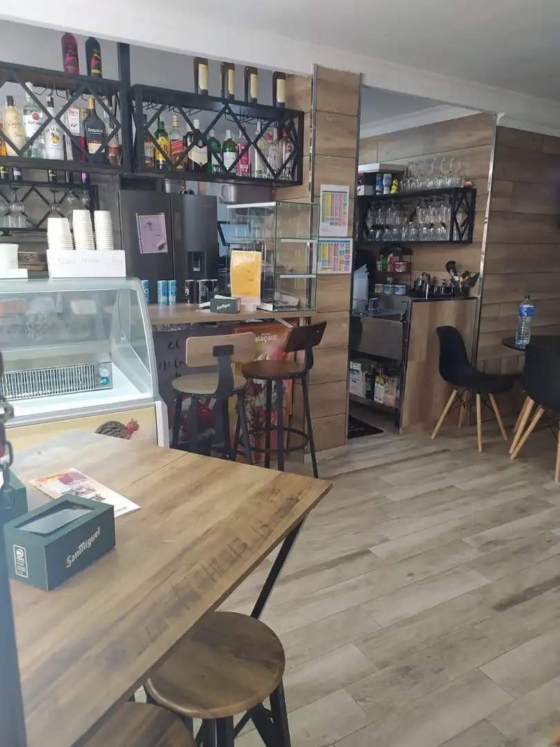 Local de alquiler en Antequera con Aire acondicionado y Amueblado