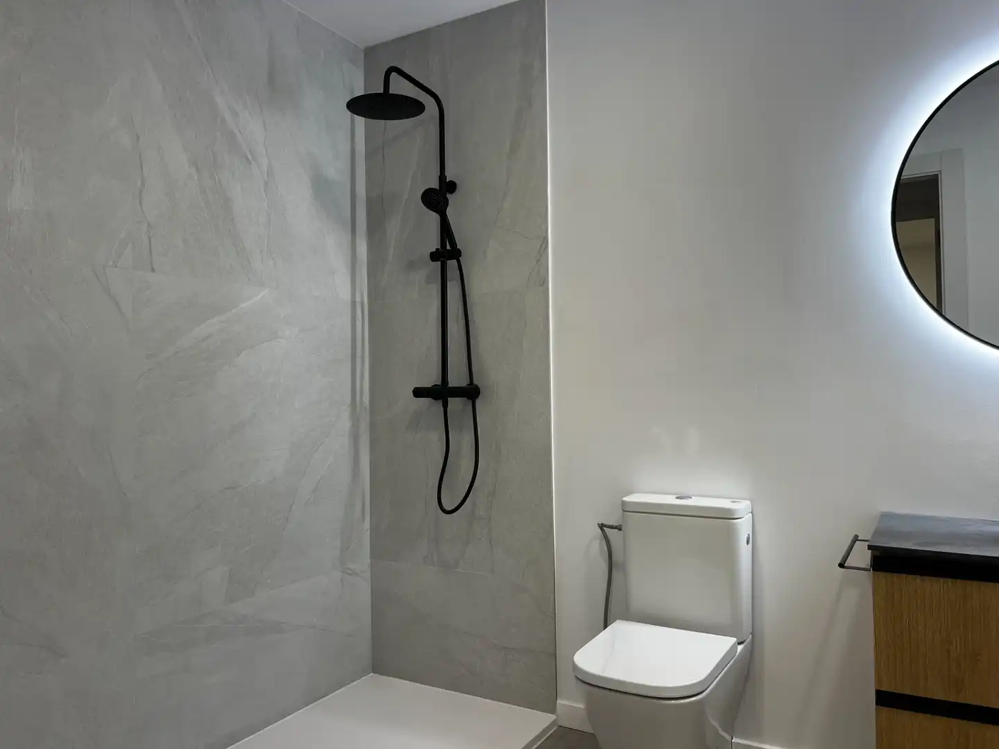Bathroom of Ground floor for sale in Badalona  with Parquet flooring, Oven and Alarm