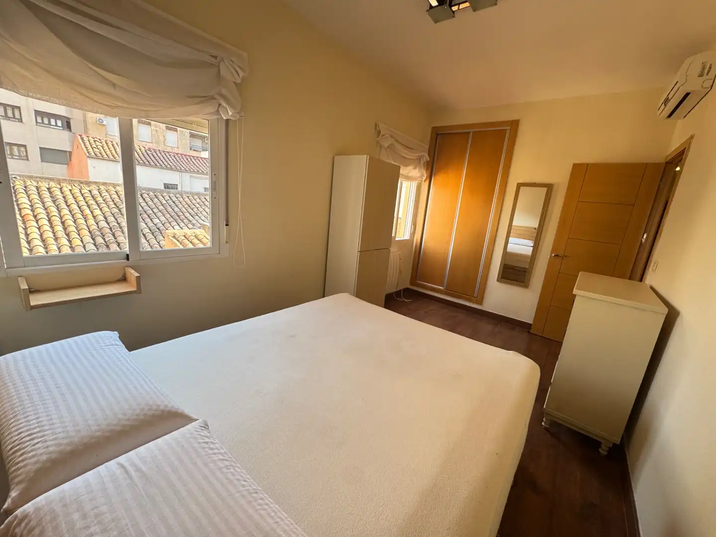Habitación de Piso de alquiler en Jaén con Aire acondicionado, Calefacción y Amueblado
