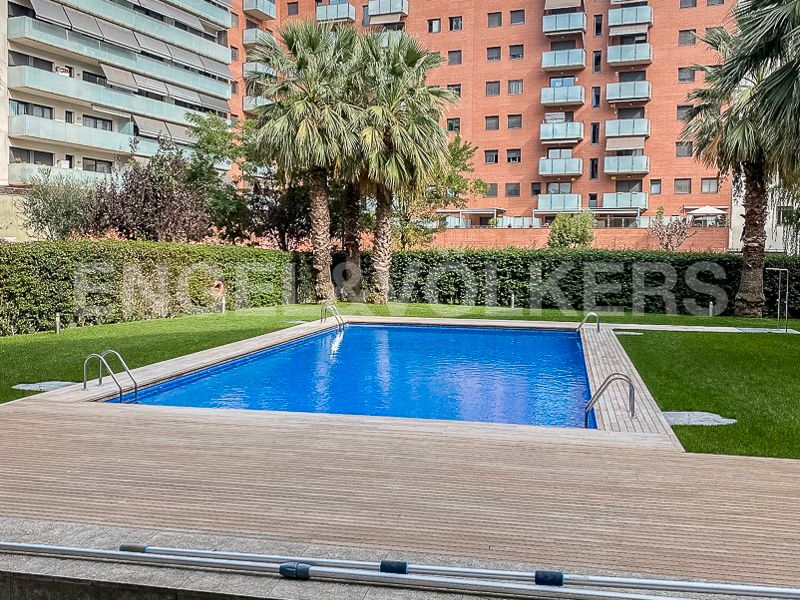 Swimming pool of Apartment to rent in  Barcelona Capital  with Air Conditioner, Heating and Swimming Pool