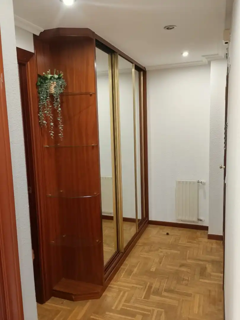 Apartamento de alquiler en Oviedo  con Calefacción, Parquet y Amueblado