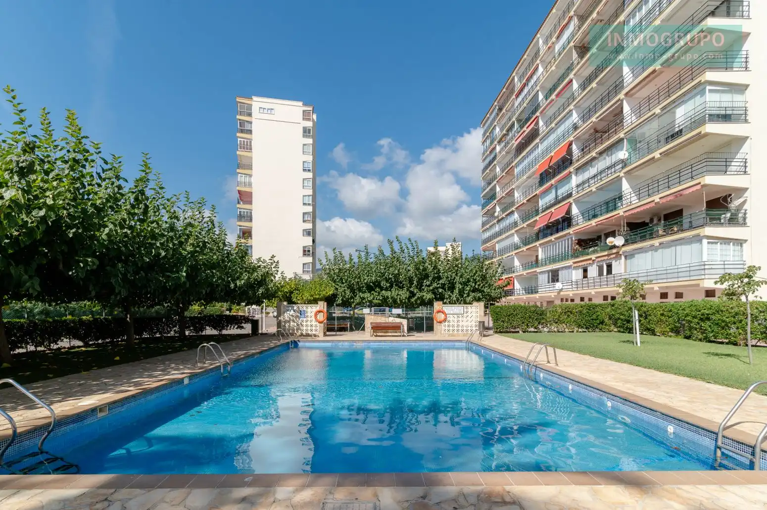 Piscina de Pis en venda en Benicasim / Benicàssim amb Terrassa i Piscina comunitària