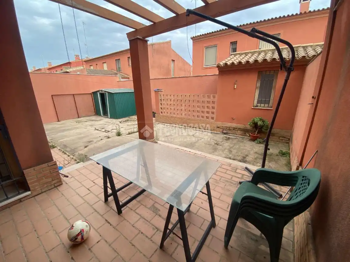 Jardín de Piso en venta en Sanlúcar la Mayor con Aire acondicionado y Amueblado