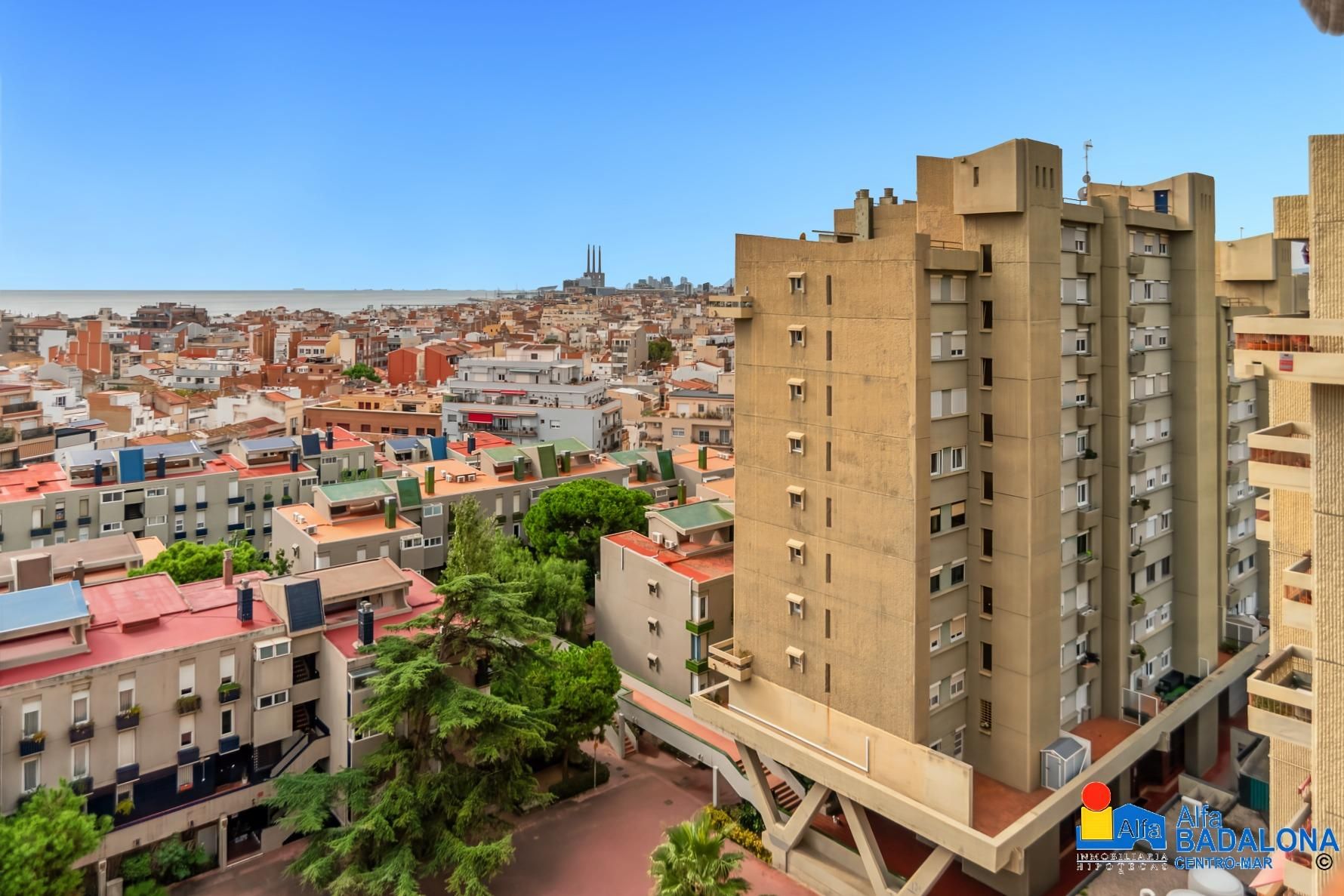 Vista exterior de Pis en venda en Badalona amb Aire condicionat, Calefacció i Terrassa