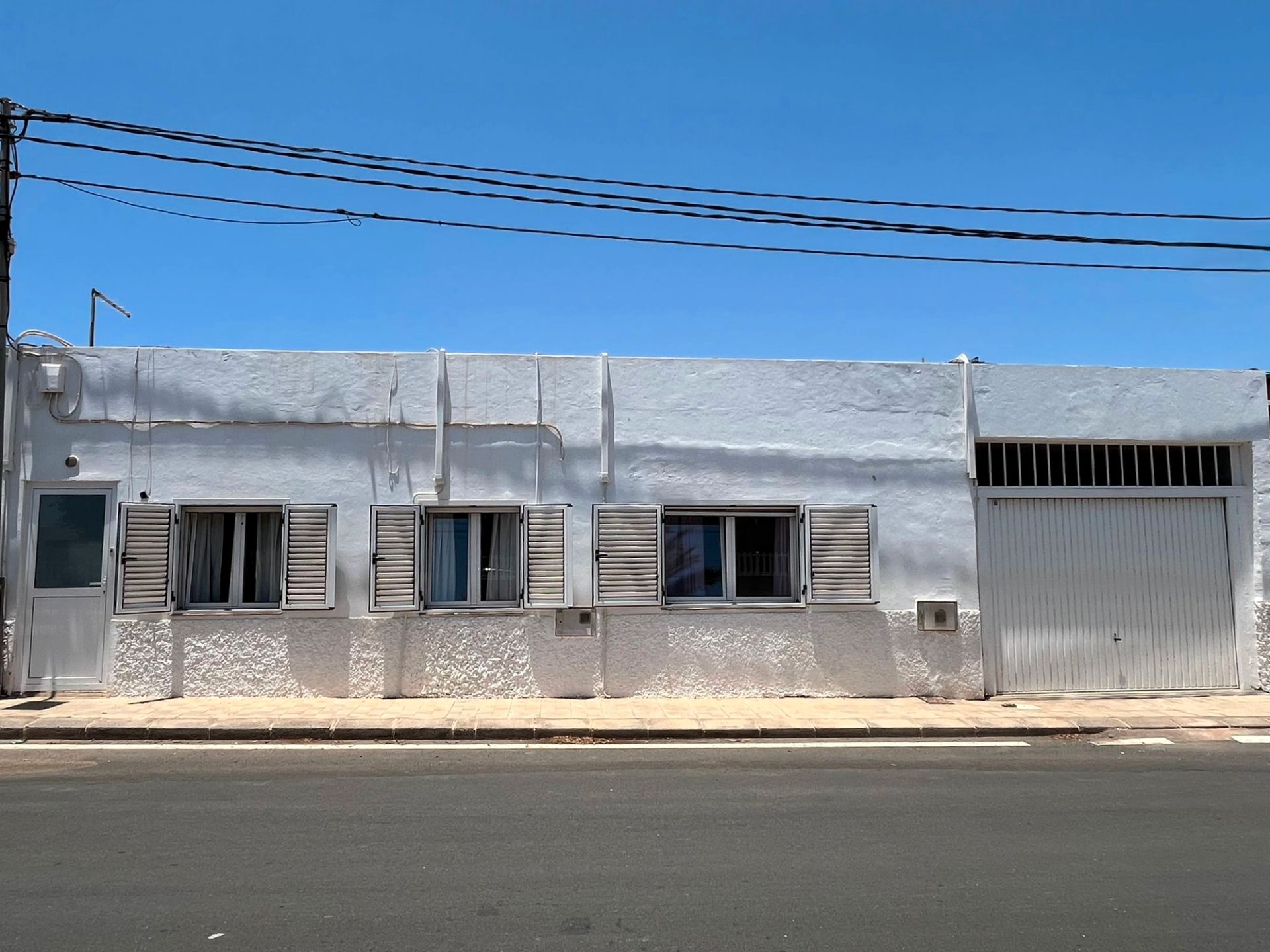 Vista exterior de Casa adosada en venda en Tuineje amb Aire condicionat i Jardí privat