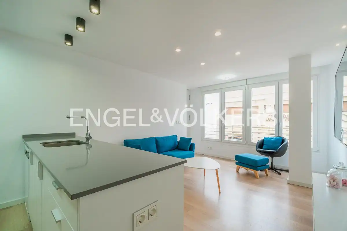 Sala d'estar de Àtic de lloguer en Torrevieja amb Calefacció