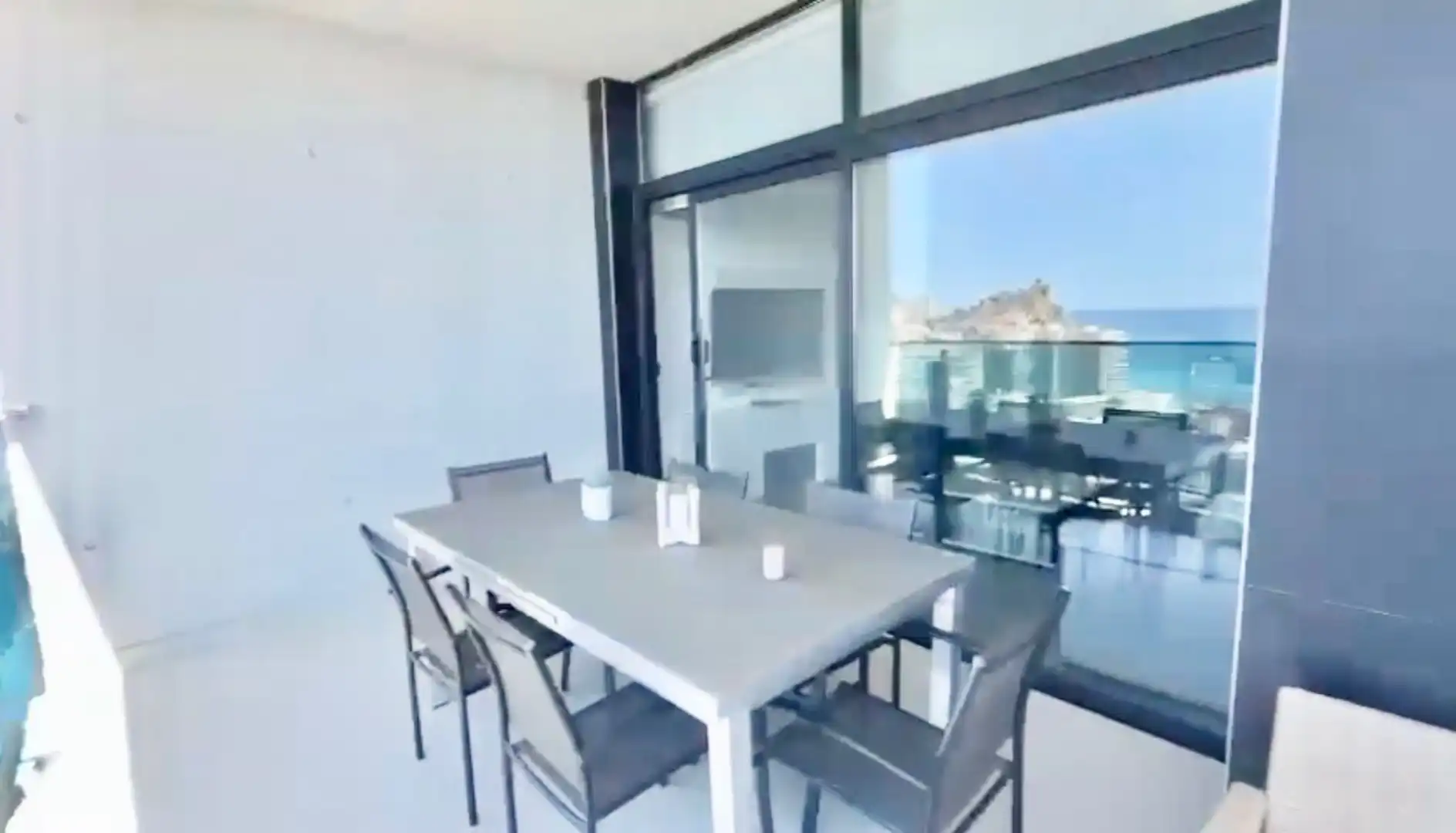 Apartamento con terraza en alquiler en Playa de Poniente, imagen 2
