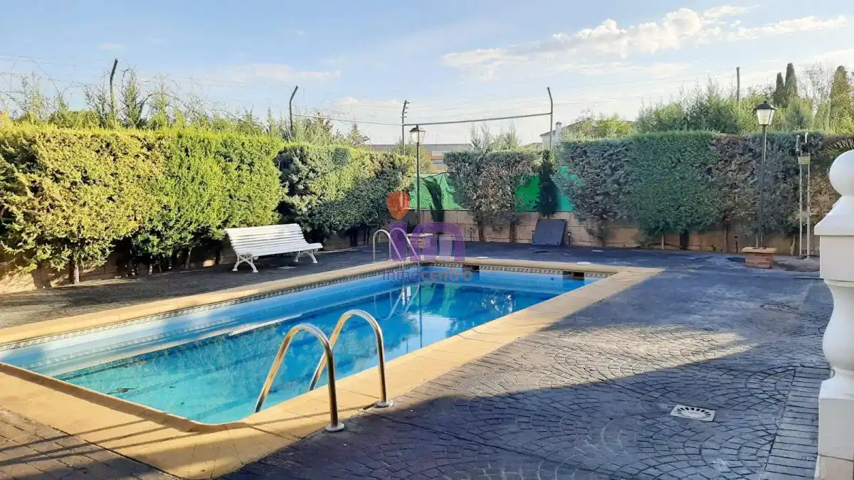 Chalet con piscina en venta en Valdepeñas, imagen 5