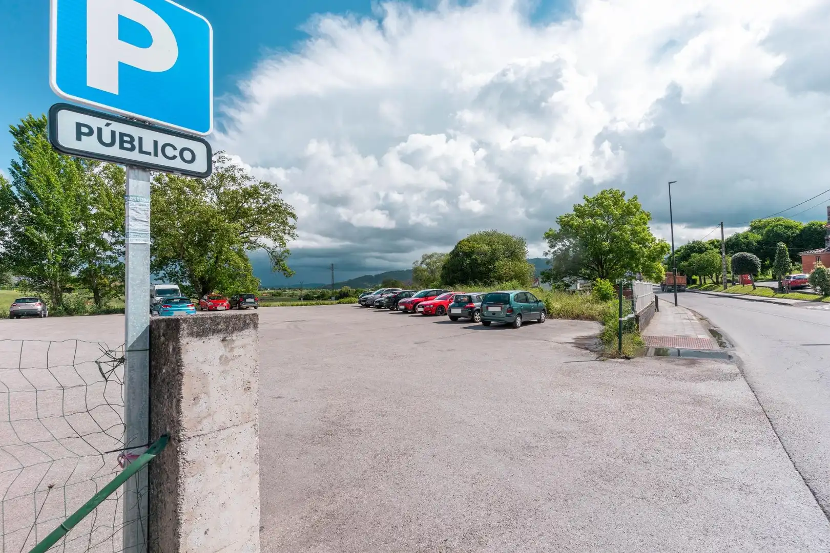 Parking de Piso en venta en Llanera con Calefacción, Trastero y Amueblado