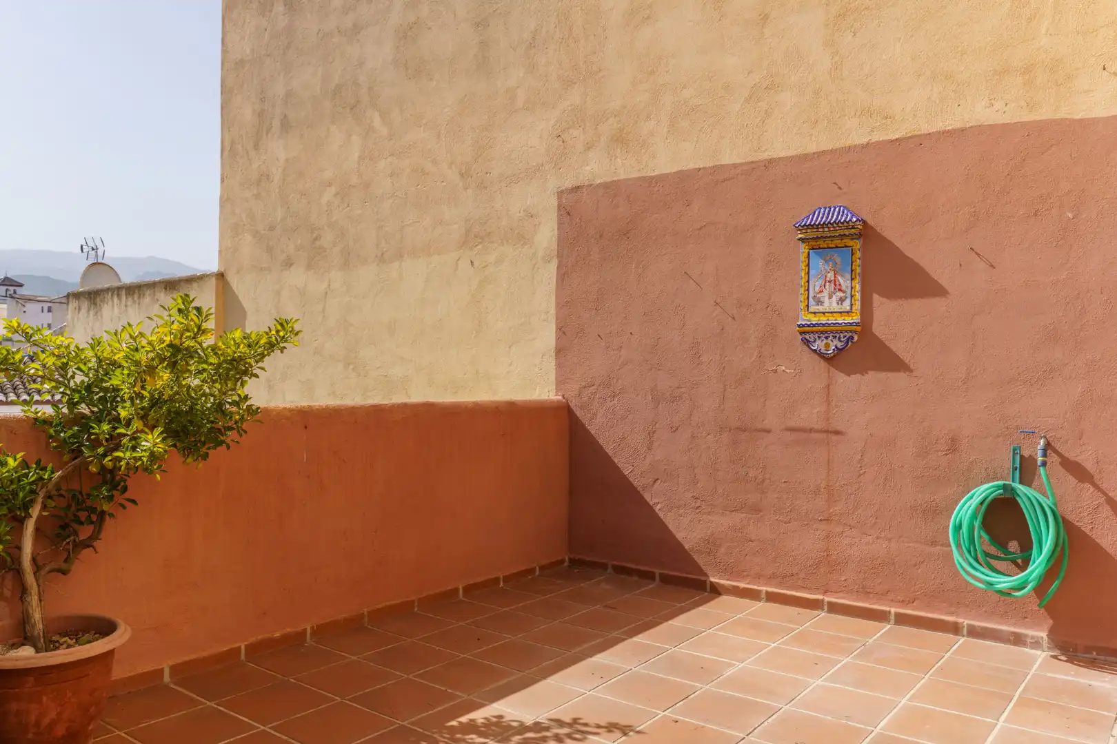 Terrasse von Einfamilien-Reihenhaus zum Verkauf in Ogíjares mit Klimaanlage, Heizung und Terrasse