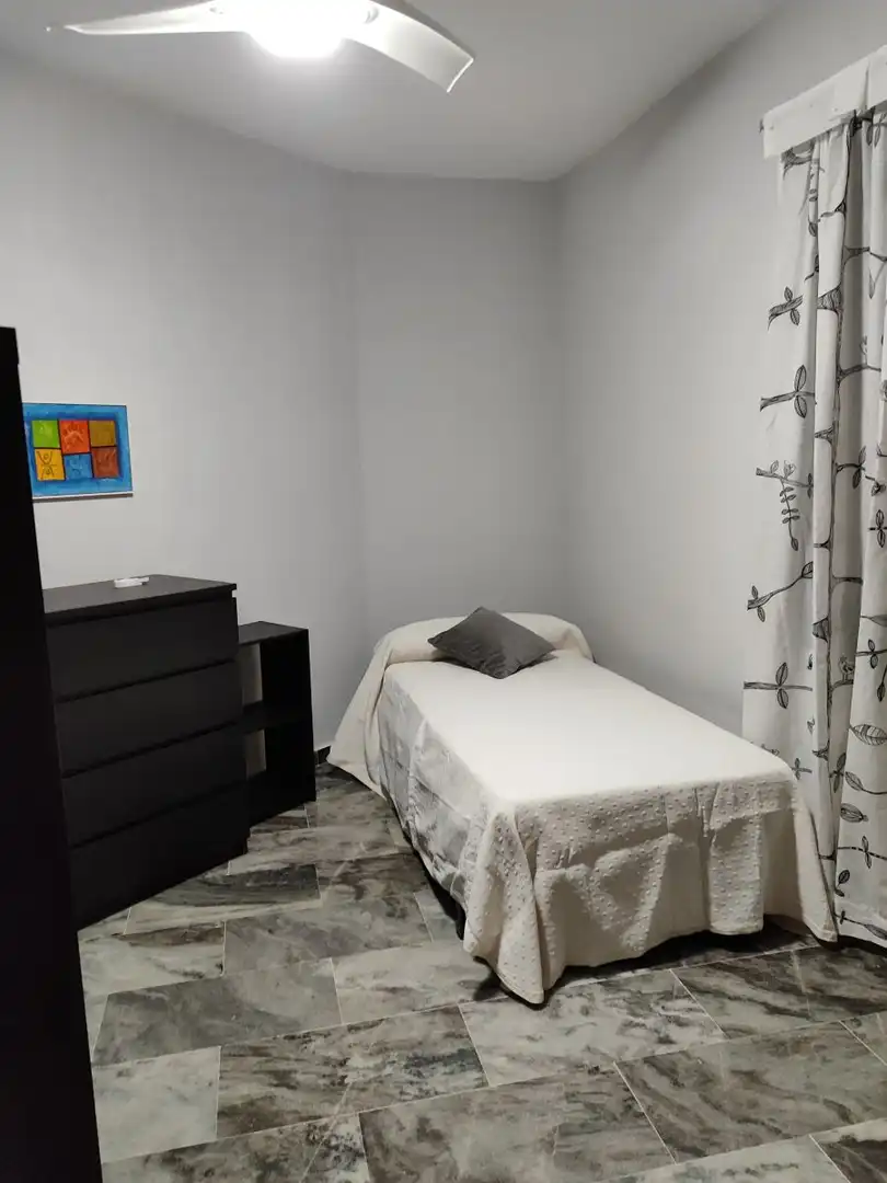 Habitación de Piso de alquiler en Huelva con Aire acondicionado, Amueblado y Balcón