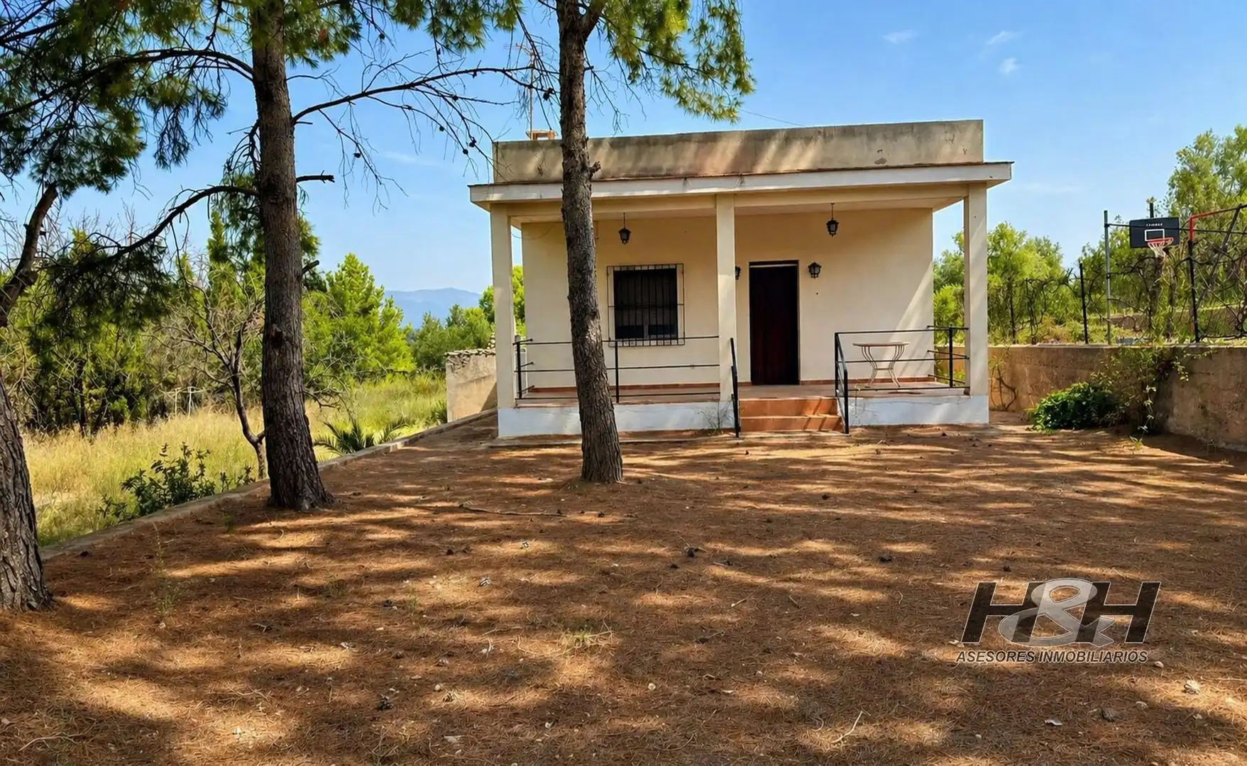 Vista exterior de Casa o xalet en venda en Godella amb Jardí privat i Terrassa