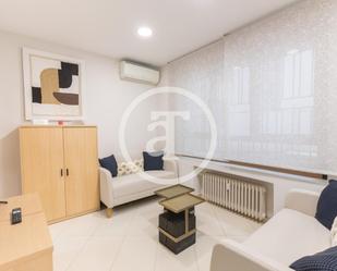 Living room of Flat to rent in  Madrid Capital  with Air Conditioner, Furnished and Oven