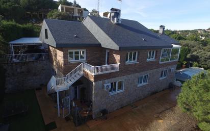 Vista exterior de Casa o xalet en venda en Las Rozas de Madrid amb Aire condicionat, Jardí privat i Terrassa