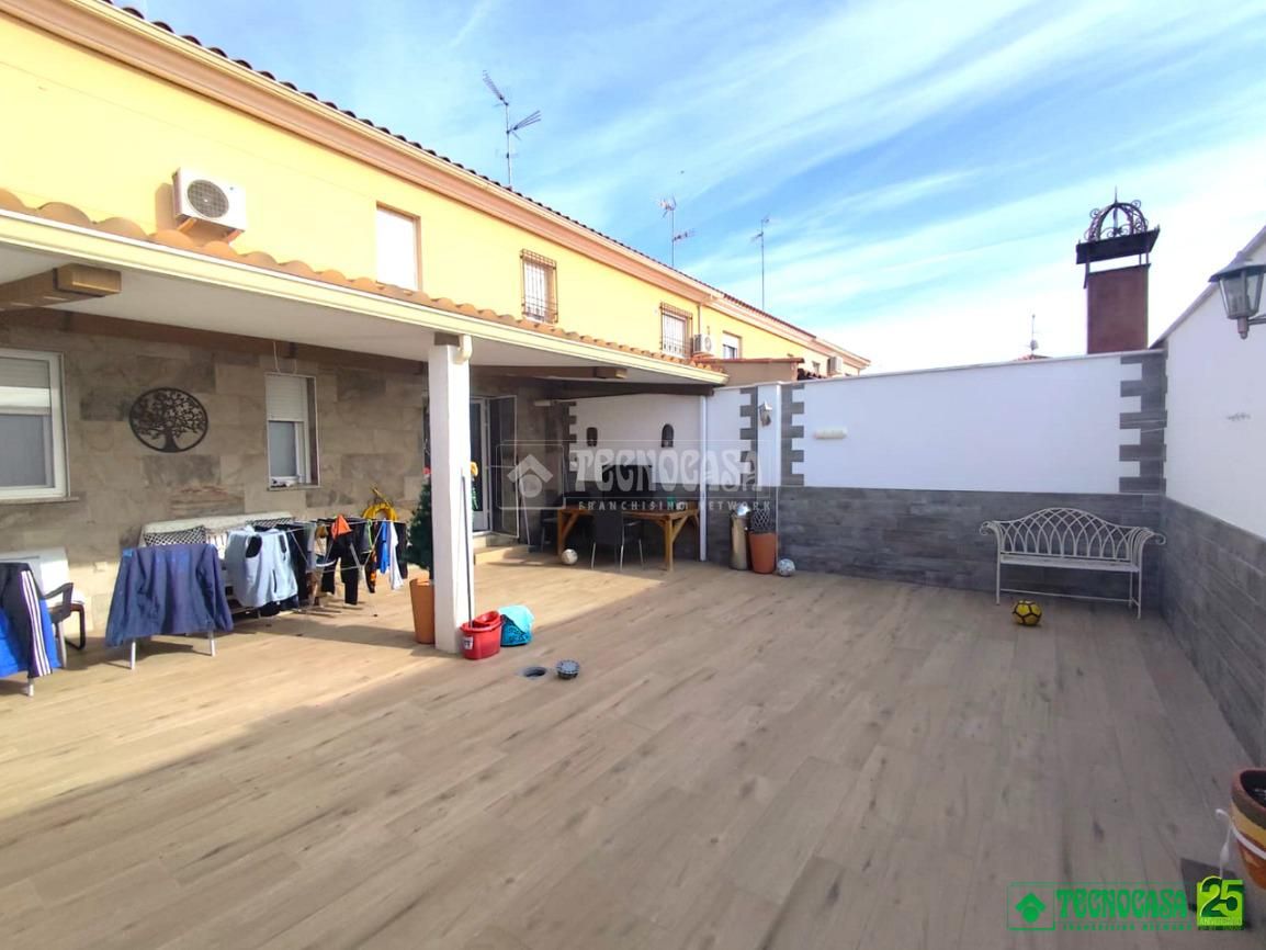 Terrassa de Casa adosada en venda en Horcajo de Santiago amb Aire condicionat, Calefacció i Piscina comunitària