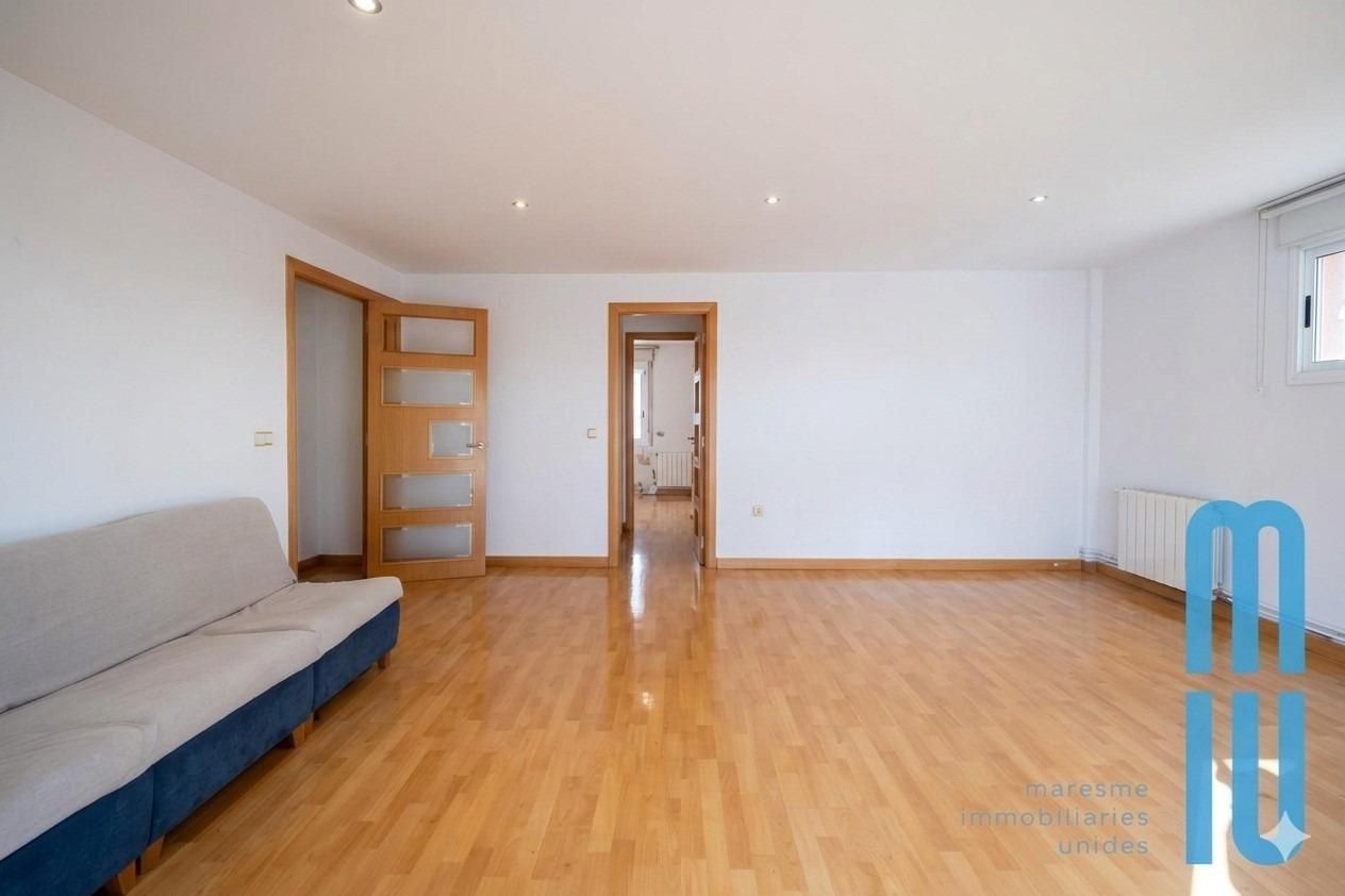 Wohnung zum Verkauf in Santa Susanna mit Parkett, Terrasse und Abstellraum