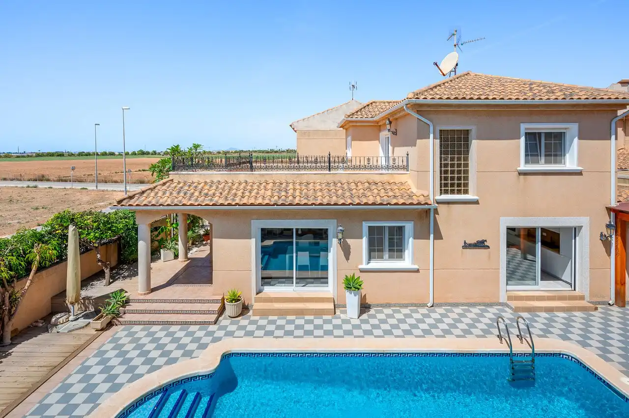 Vista exterior de Casa o chalet en venta en Pilar de la Horadada