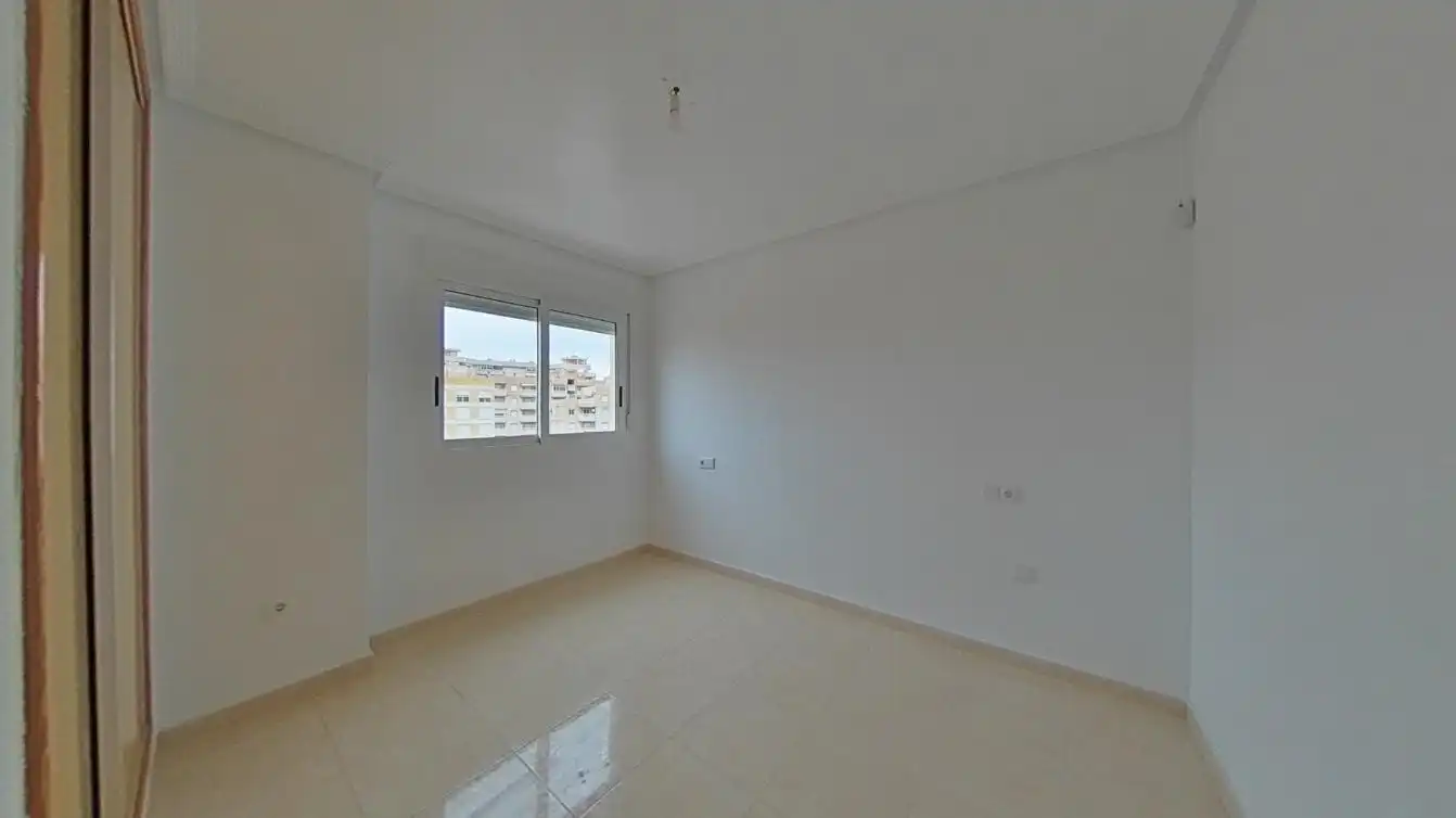 Habitación de Piso en venta en Torrevieja con Piscina