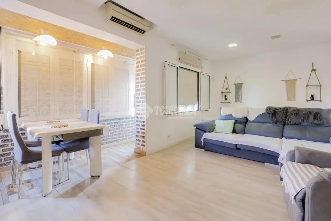 Sala d'estar de Pis en venda en Terrassa amb Aire condicionat i Balcó
