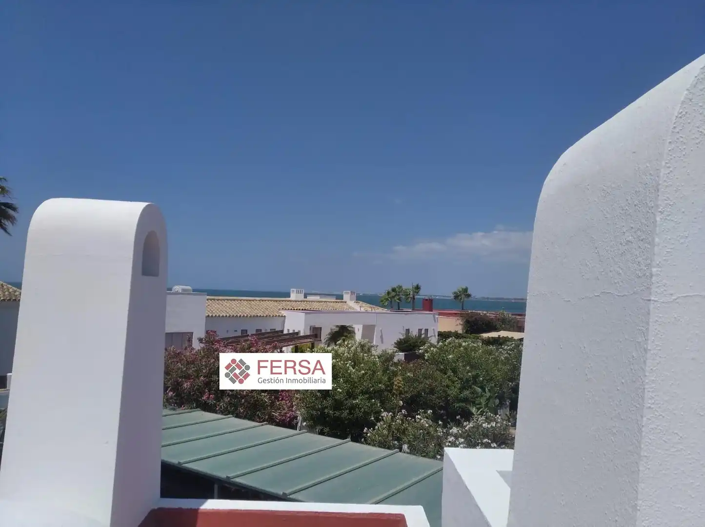 Vista exterior de Casa adosada de alquiler en El Puerto de Santa María con Aire acondicionado, Calefacción y Jardín privado