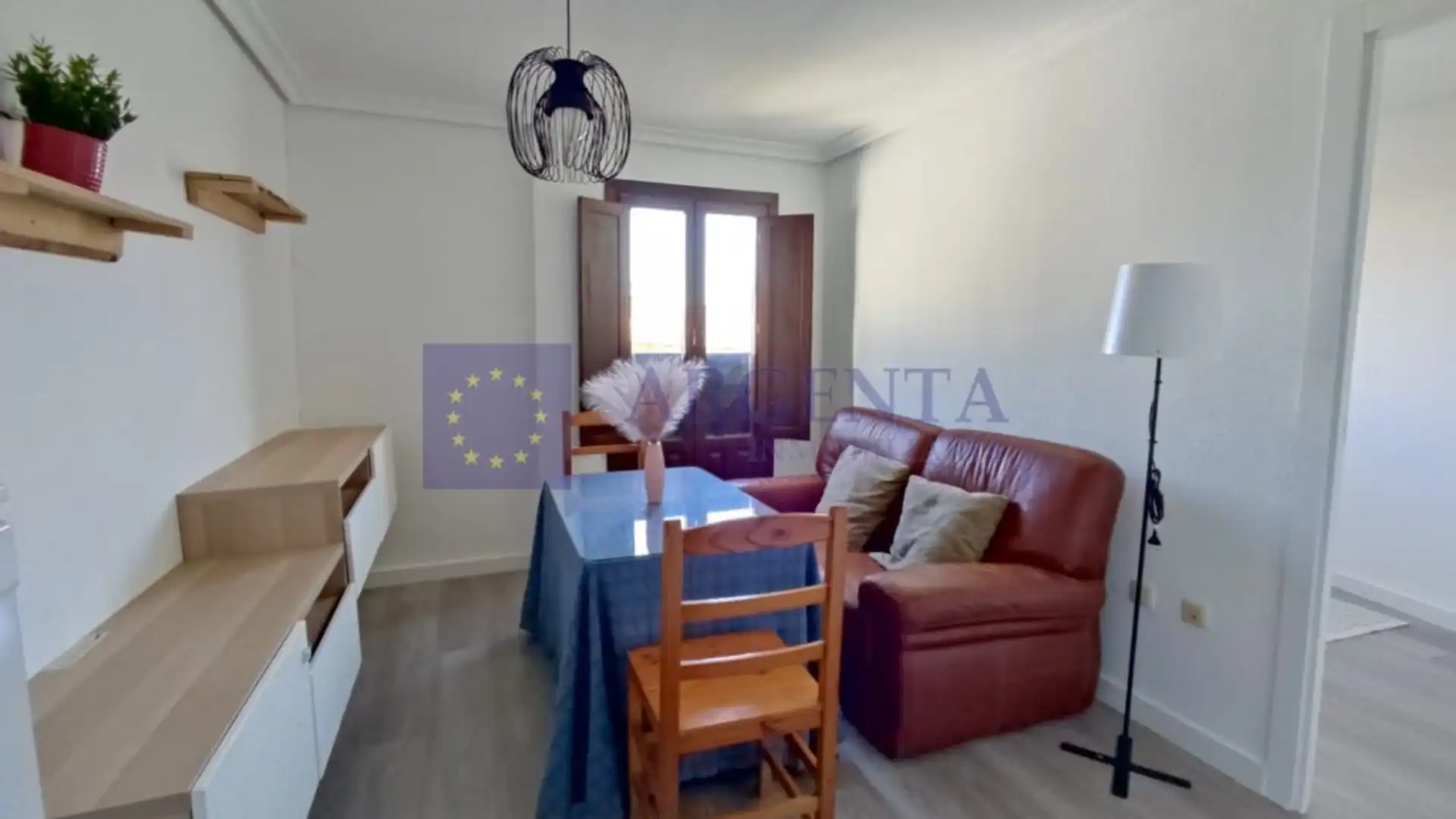 Sala d'estar de Dúplex de lloguer en Cáceres Capital amb Moblat