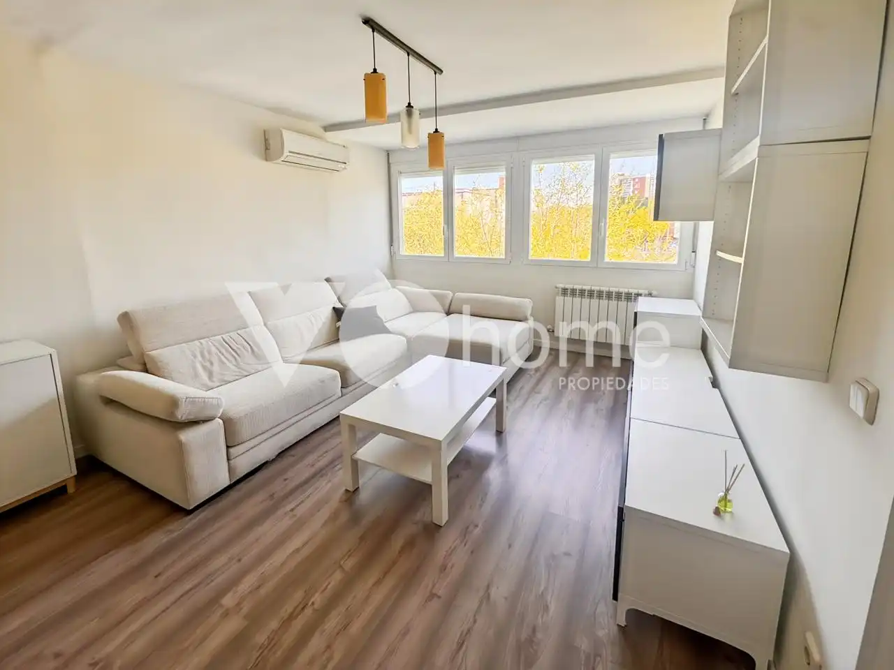 Außenansicht von Wohnung zur Miete in  Madrid Capital mit Klimaanlage, Heizung und Möbliert