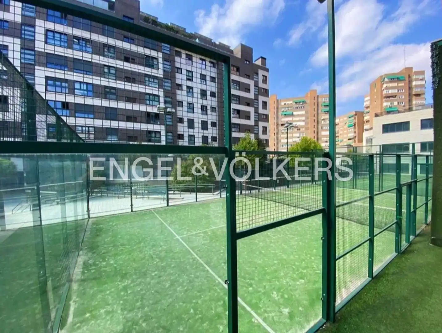 Vista exterior de Piso en venta en Madrid con Aire acondicionado, Calefacción y Jardín privado