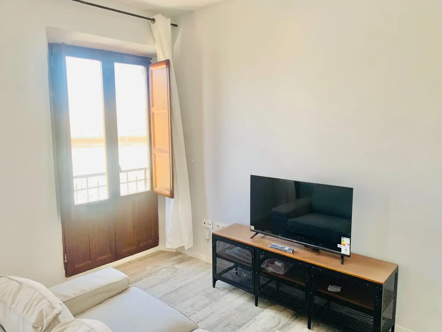 Sala d'estar de Pis de lloguer en Granada amb Parquet, Moblat i Rentadora
