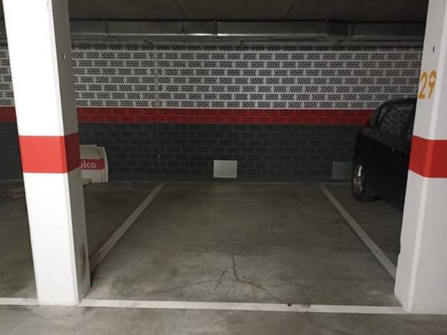 Garaje en Alquiler en Calle San Pedro de Cardeña, 34 en Santa Teresa  - San Pedro Cardeña