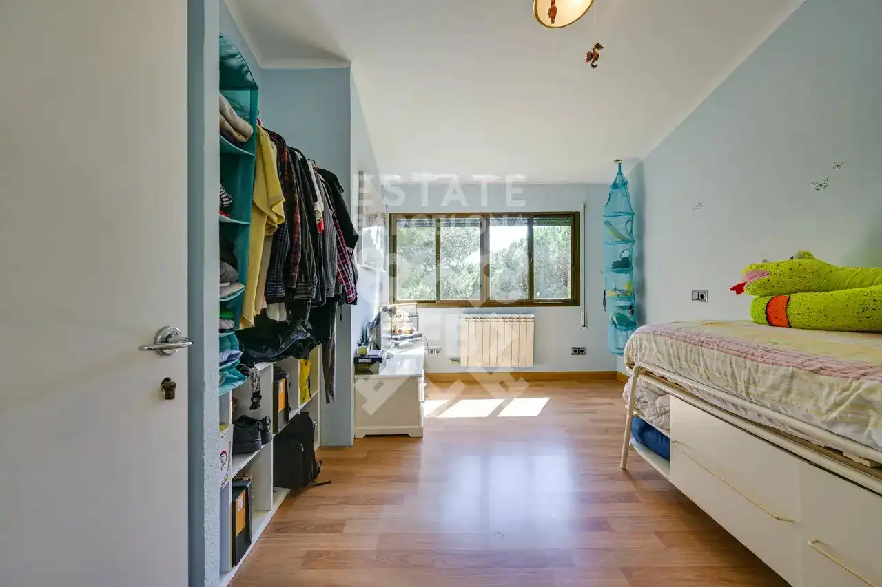Schlafzimmer von Einfamilien-Reihenhaus zum Verkauf in Mataró mit Klimaanlage, Heizung und Terrasse