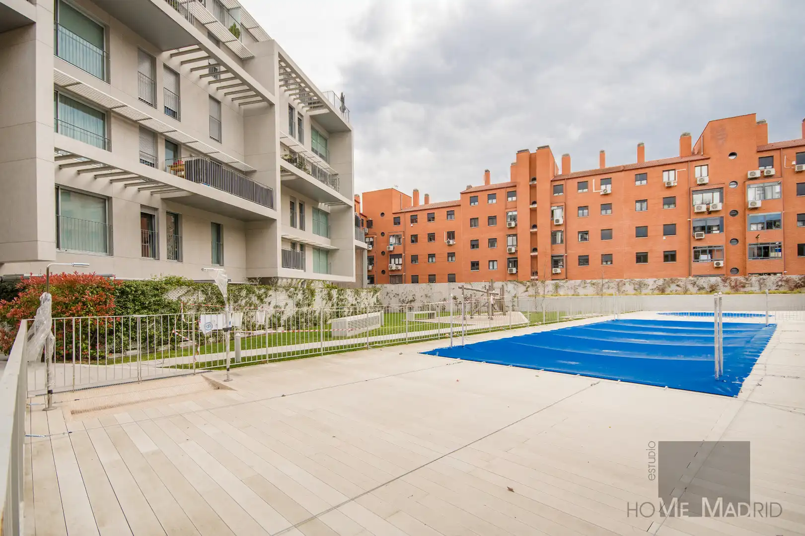 Swimming pool of Flat for sale in Madrid  with Air Conditioner, Heating and Parquet flooring