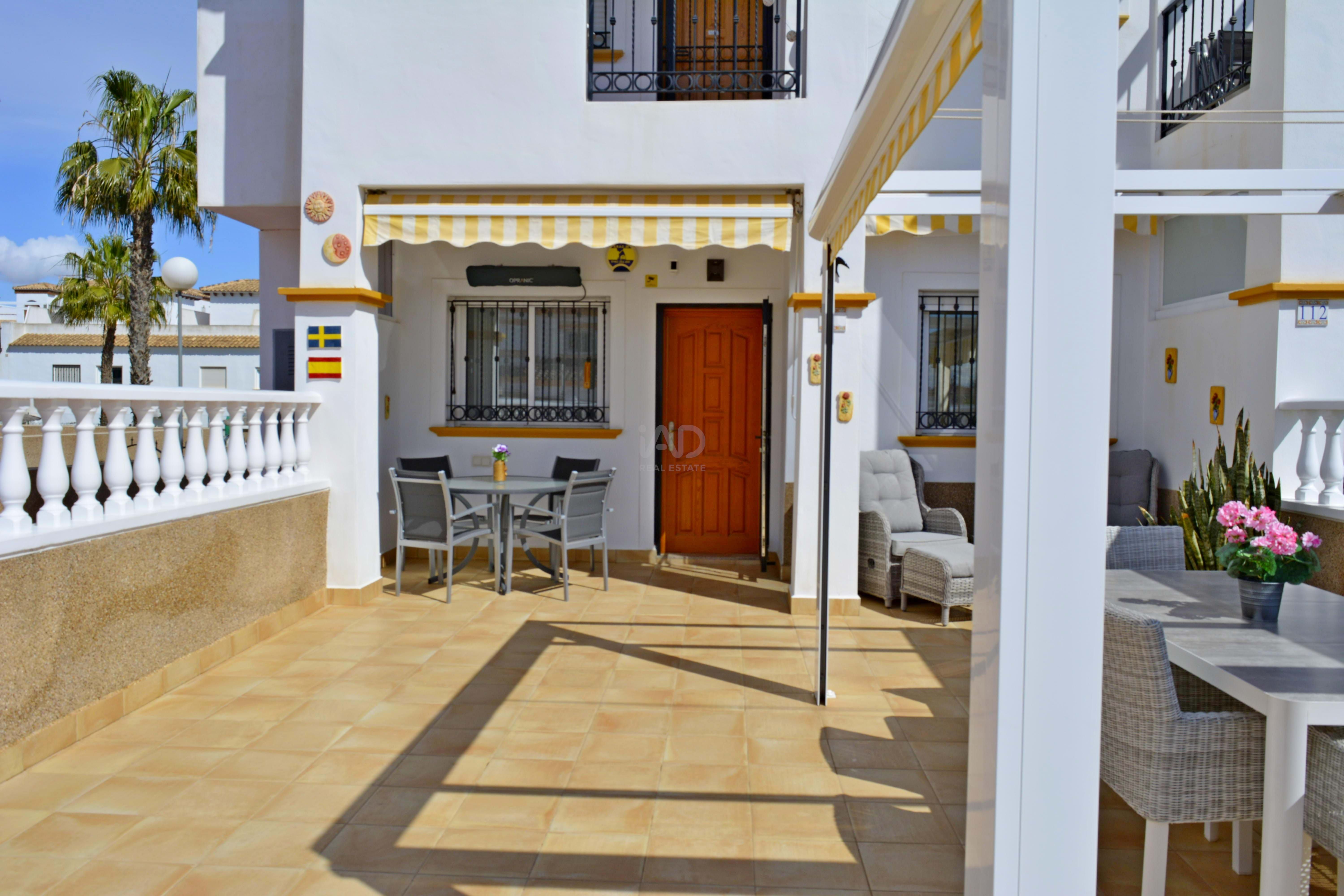 Außenansicht von Wohnung zum Verkauf in Orihuela mit Klimaanlage, Terrasse und Schwimmbad