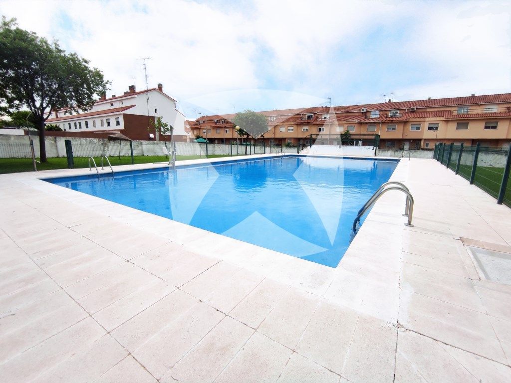 Swimming pool of Flat to rent in Badajoz Capital  with Air Conditioner, Furnished and Community pool