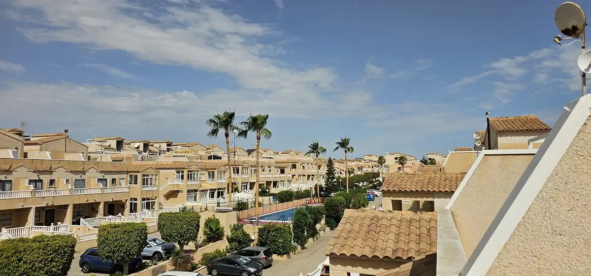 Vista exterior de Dúplex en venta en Orihuela con Terraza, Piscina y Amueblado