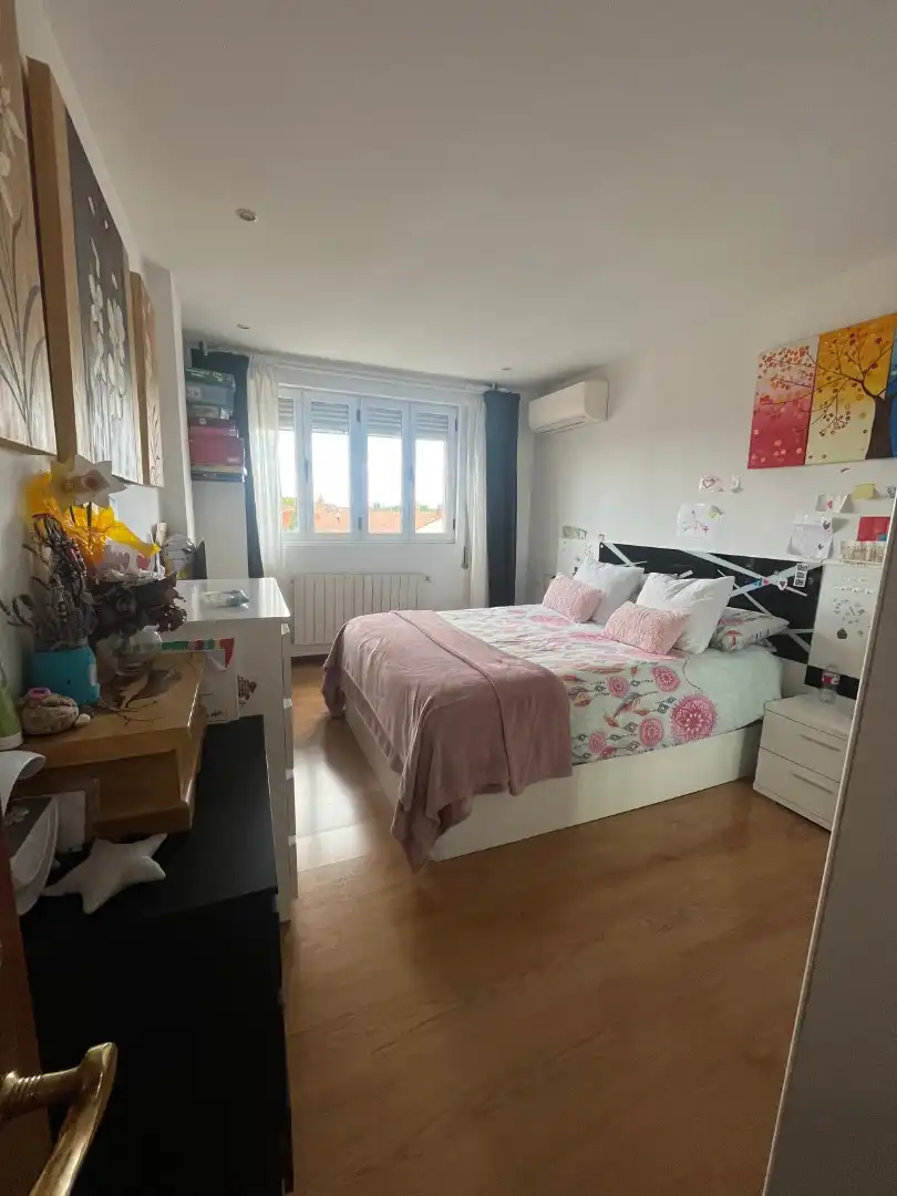 Habitación de Piso en venta en Viana de Cega con Aire acondicionado, Calefacción y Parquet