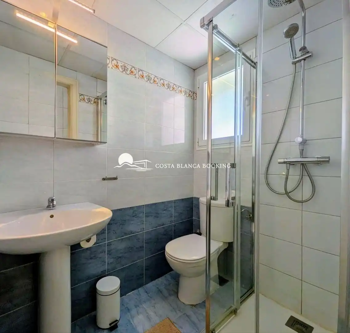 Bathroom of Apartments for sale in L'Alfàs del Pi  with Air Conditioner, Terrace and Furnished