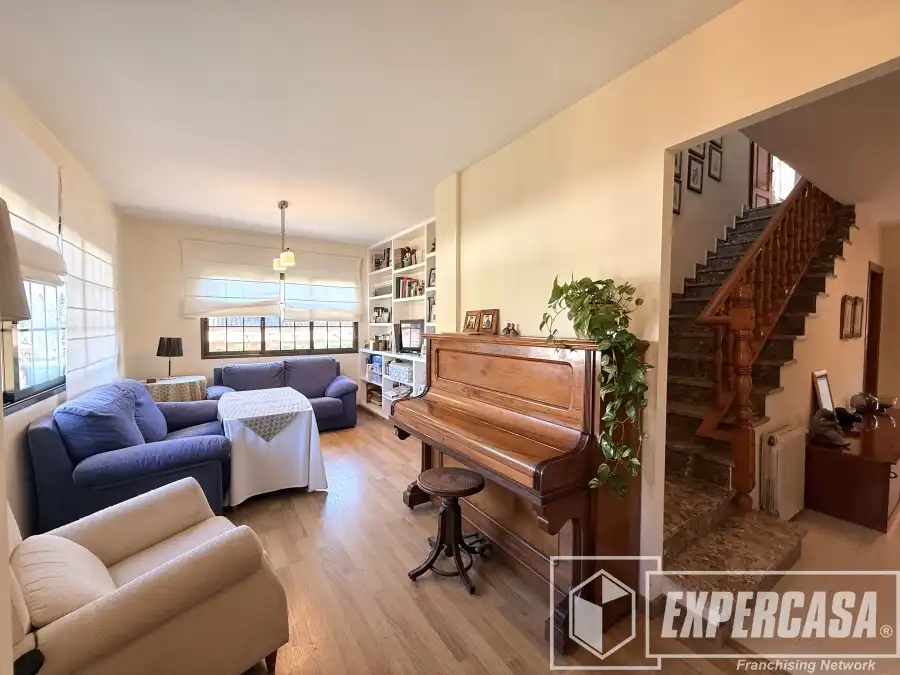 Sala d'estar de Casa o xalet en venda en Riba-roja de Túria amb Aire condicionat, Calefacció i Terrassa