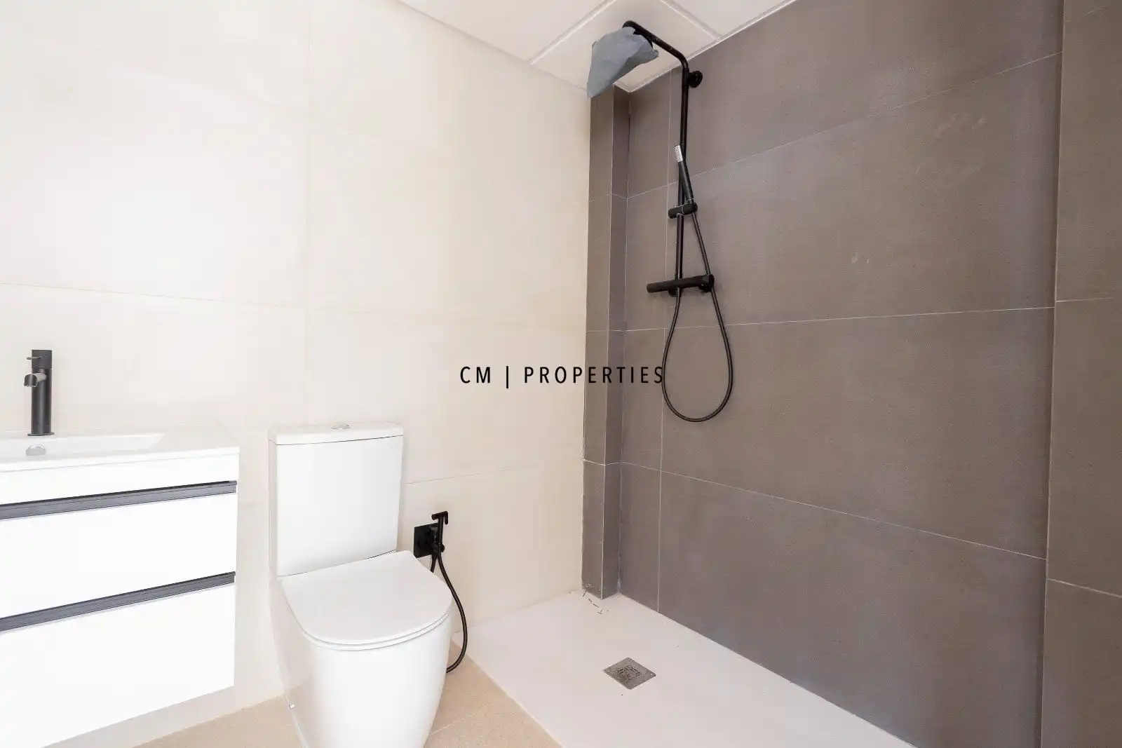 Baño de Casa adosada en venta en Chiva con Aire acondicionado, Calefacción y Jardín privado