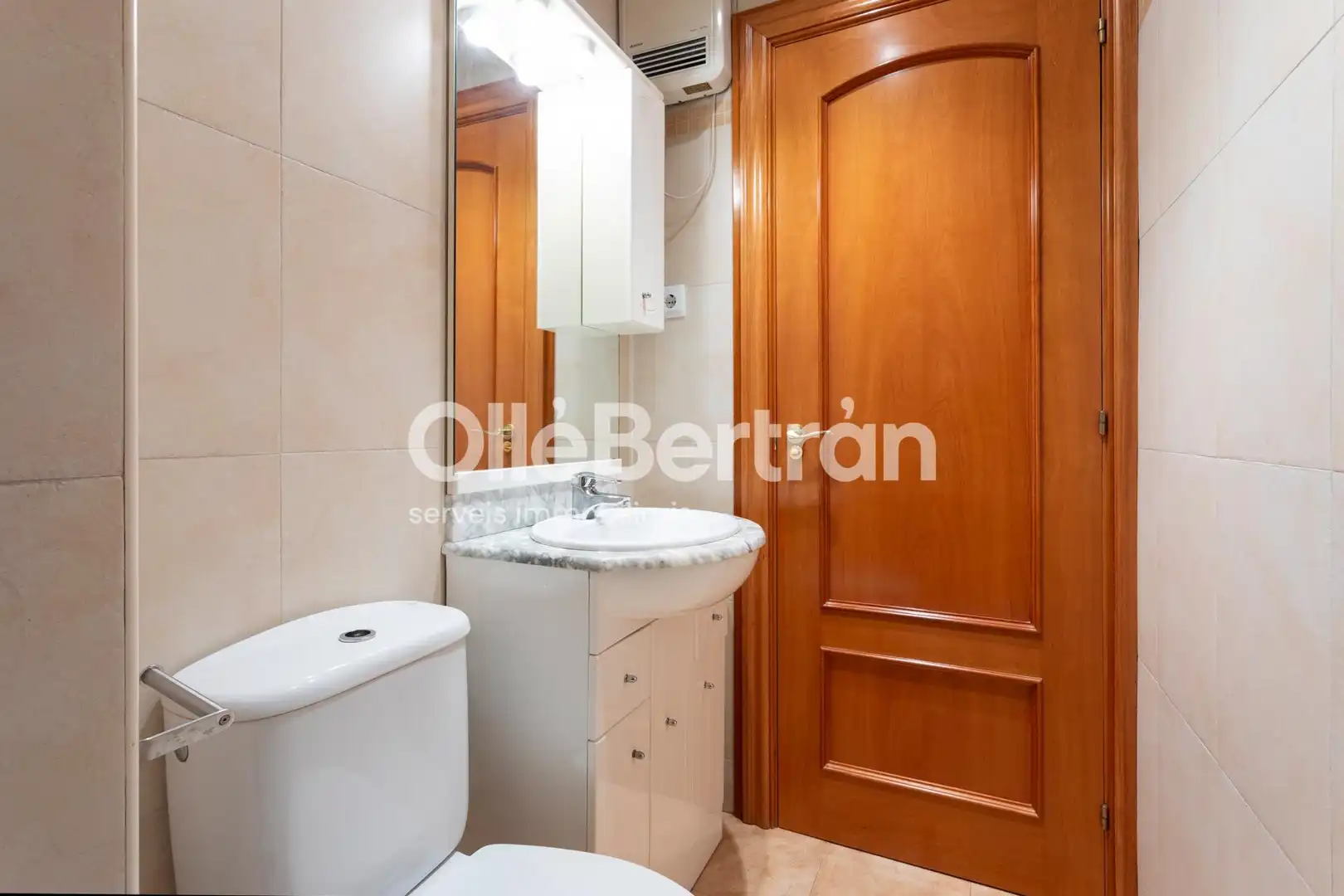 Baño de Piso en venta en Barcelona con Calefacción, Horno y TV