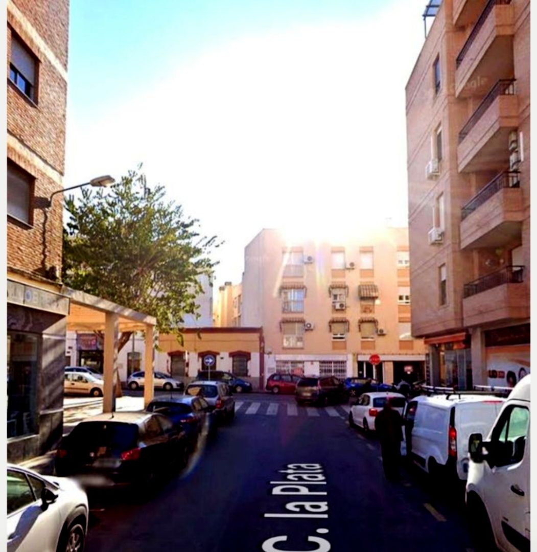 Vista exterior de Local de lloguer en  Almería Capital amb Aire condicionat