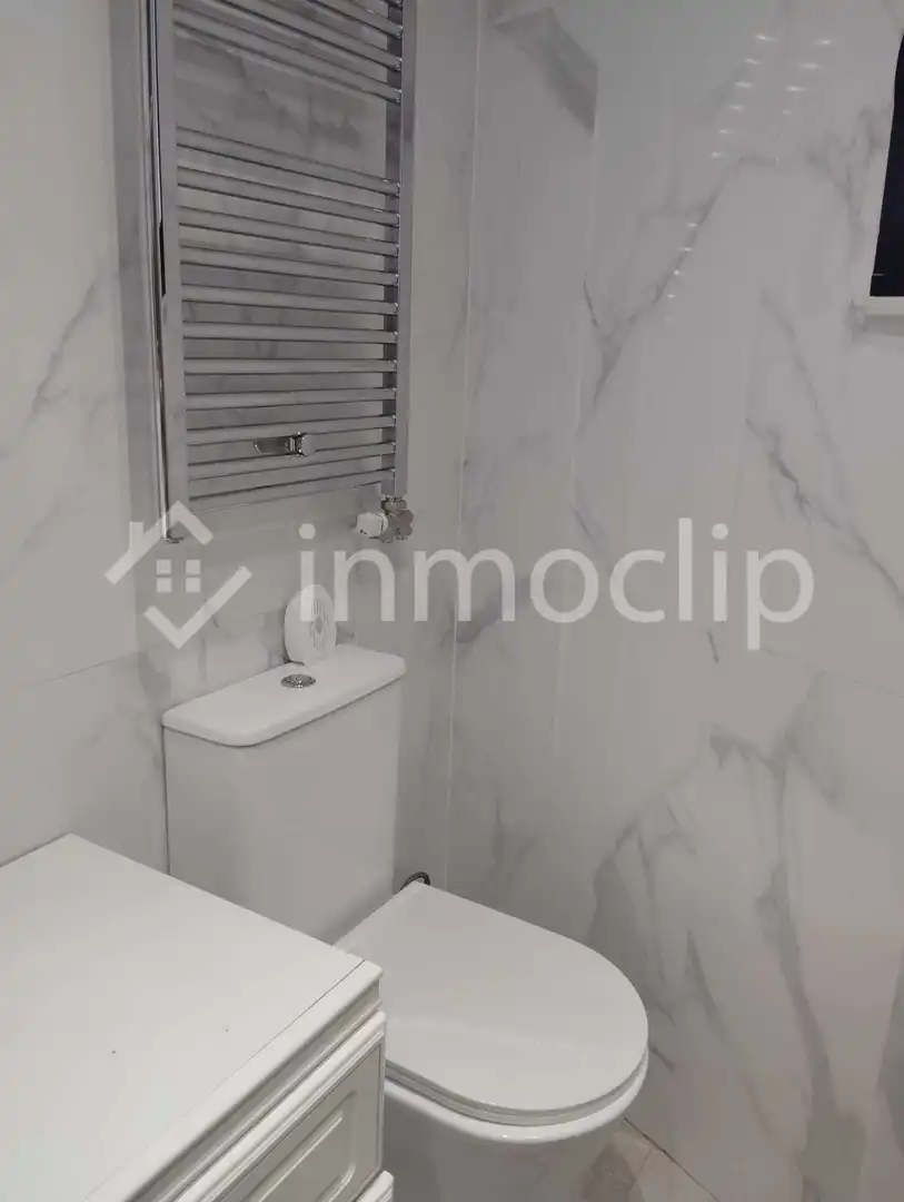 Bany de Apartament en venda en Salamanca amb Calefacció