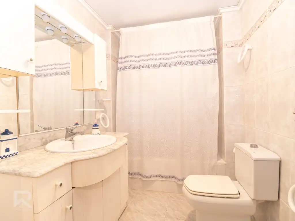 Bathroom of Flat for sale in Gandia