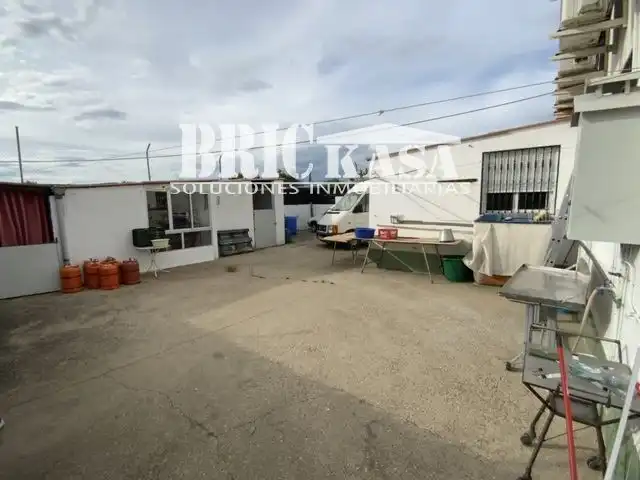 Vista exterior de Local en venta en Torrejoncillo con Aire acondicionado
