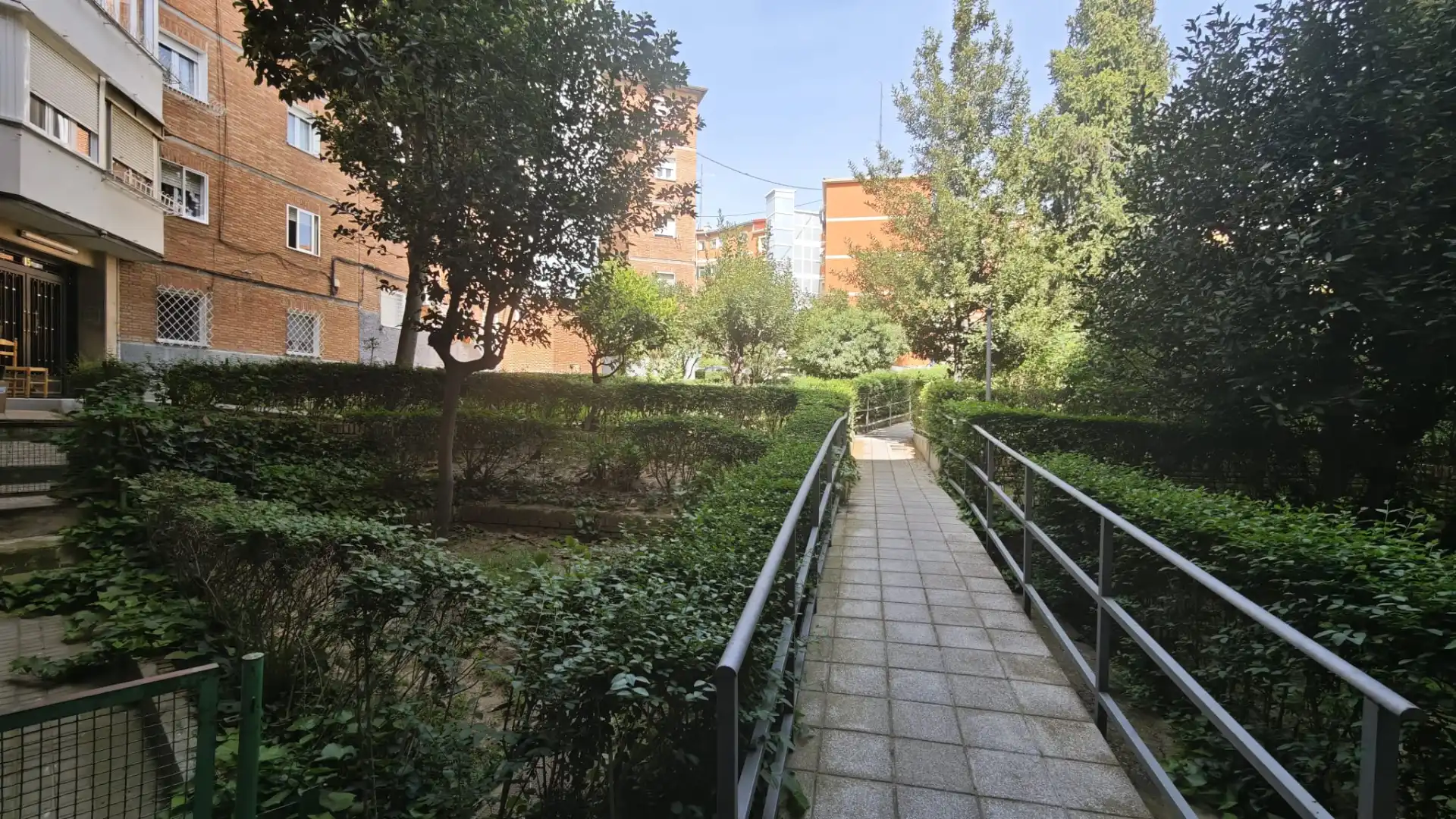Vista exterior de Piso en venta en Madrid con Calefacción y Amueblado