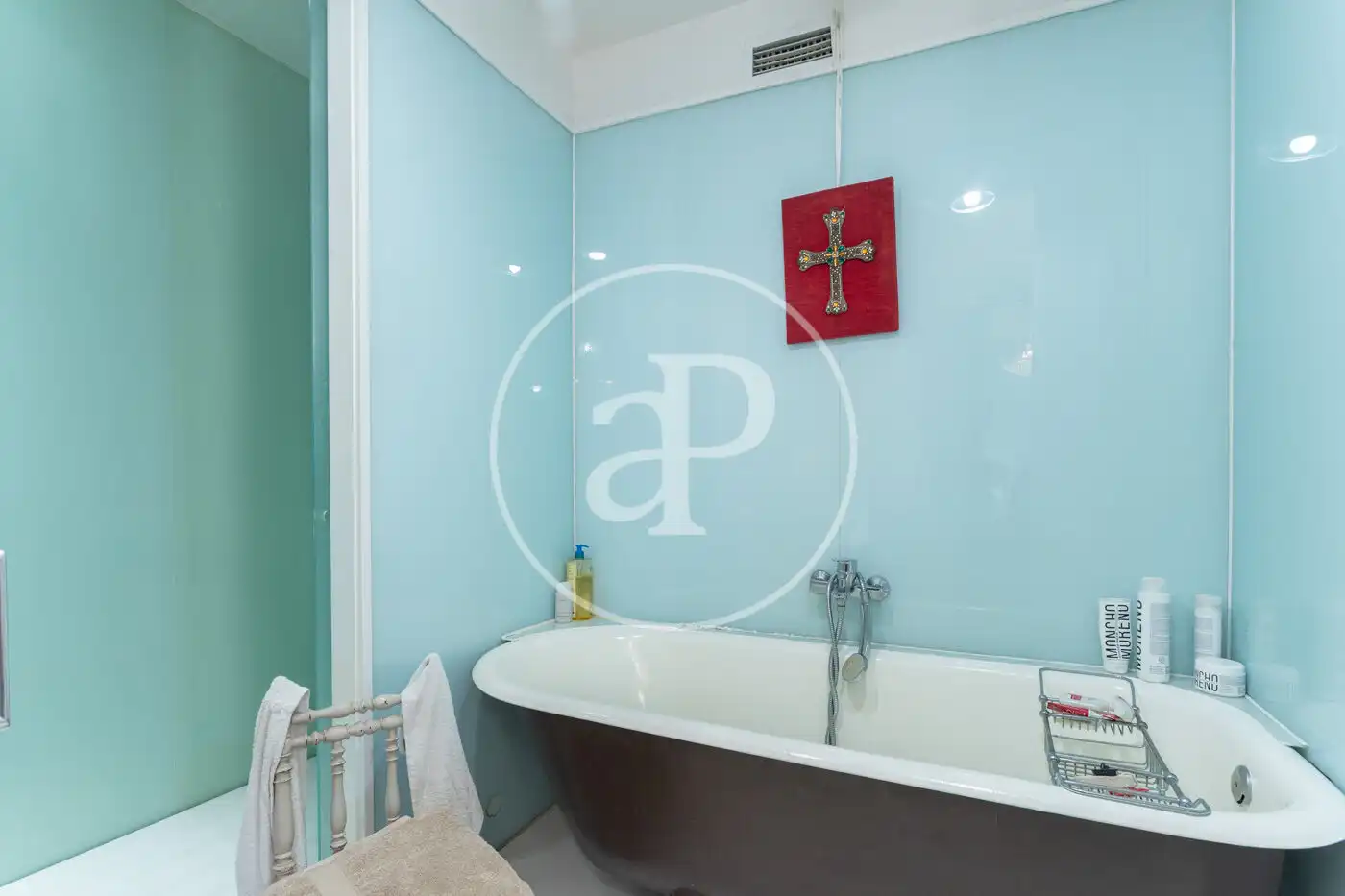 Baño de Piso de alquiler en Barcelona con Aire acondicionado, Calefacción y Jardín privado