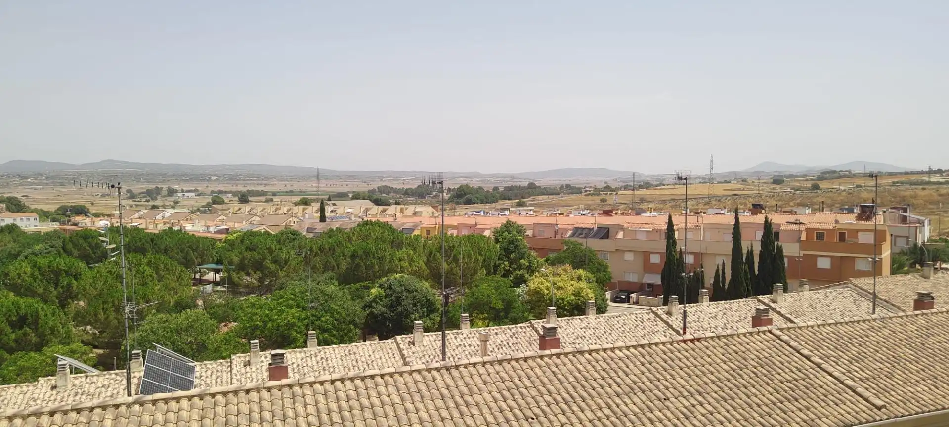 Vista exterior de Pis en venda en Almansa amb Calefacció, Parquet i Balcó